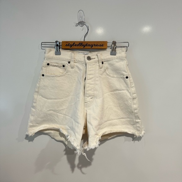 Abercrombie & Fitch Curve Love Dad Short in Cream - Picture 8 of 8